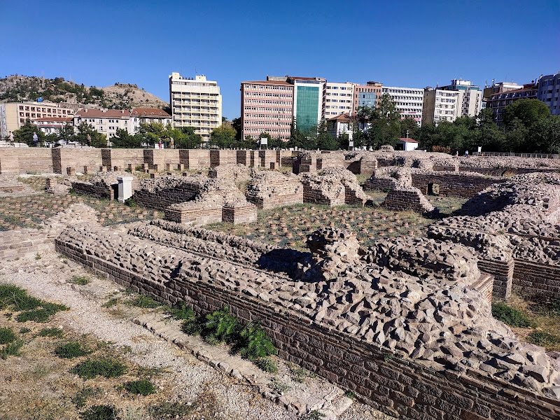 Roma Hamamı ve Augustus Tapınağı