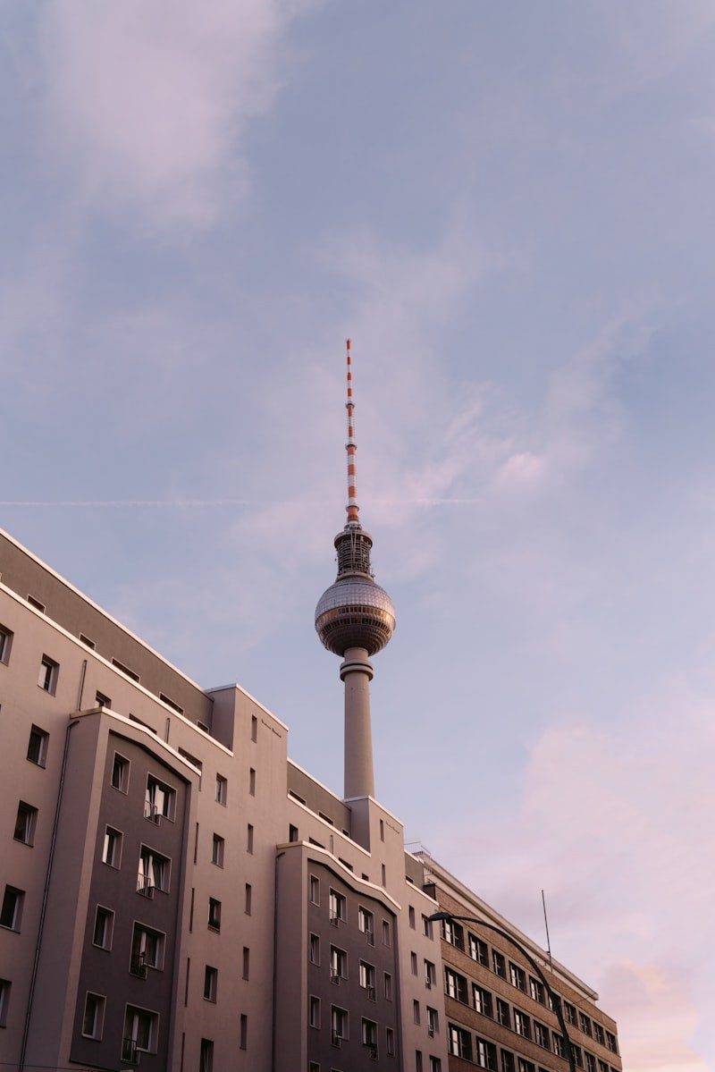 Alexanderplatz + Televizyon Kulesi (Fernsehturm)