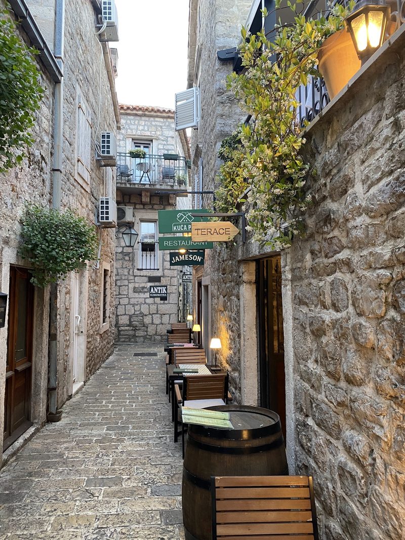 Budva Eski Şehir surları gün batımı