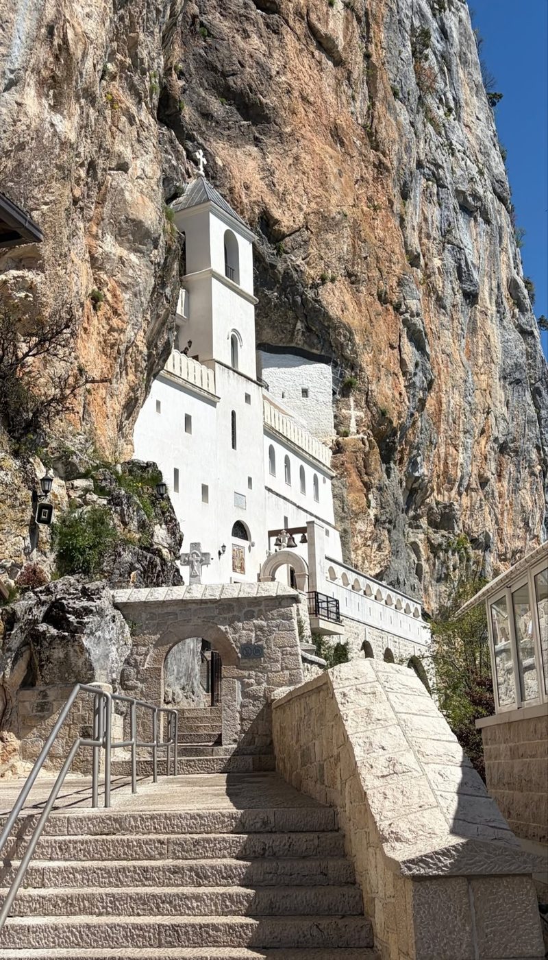 Ostrog Manastırı