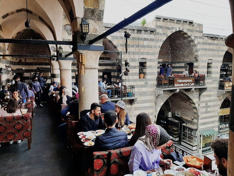 Hasan Paşa Hanı Kahvaltısı (Han İçi Birden Çok Esnaf)