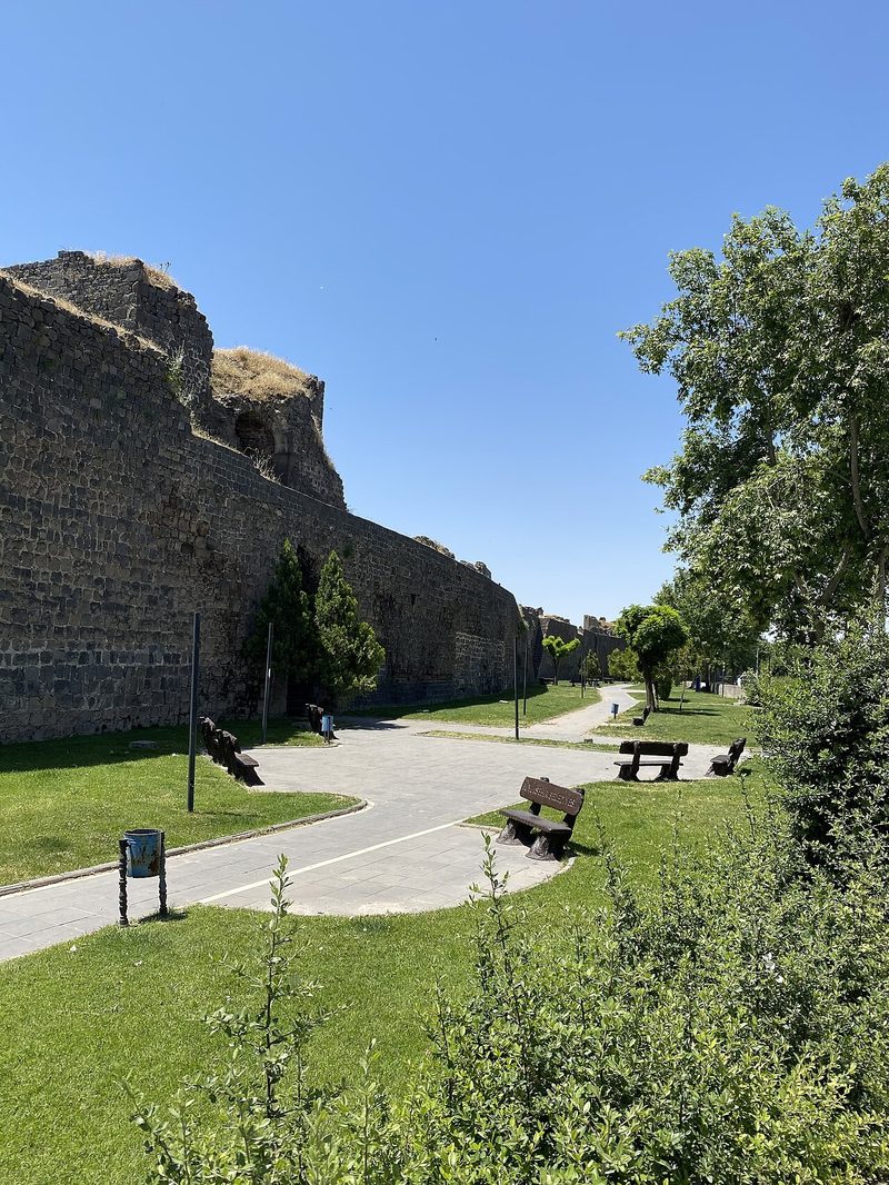 Diyarbakır bazalt surları