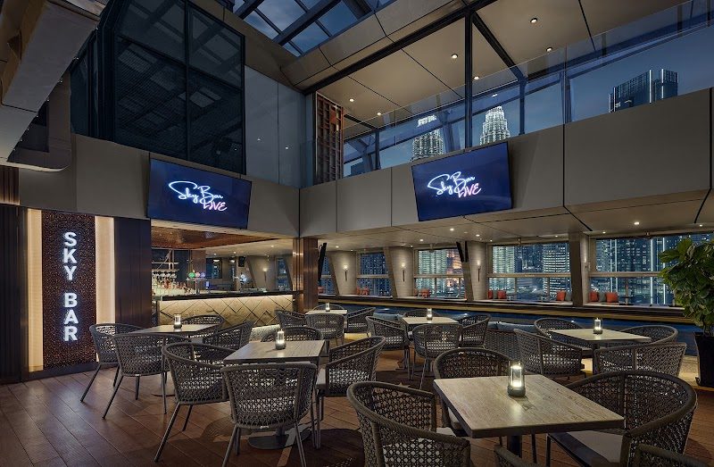 SkyBar (Traders Hotel)