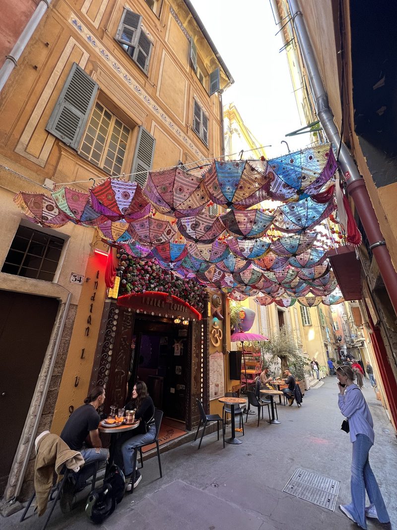 Cours Saleya Çiçek Pazarı