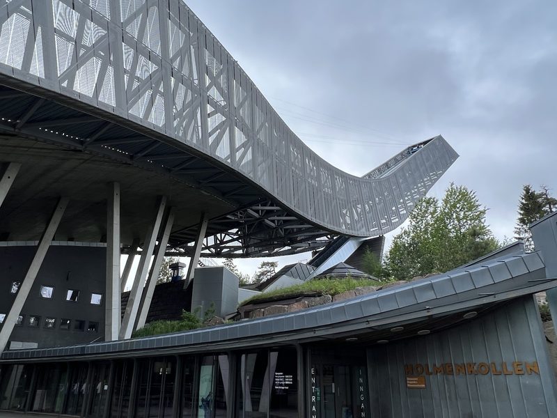 Holmenkollen Atlama Tepesi + Kayak Müzesi