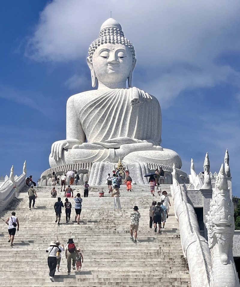 Phuket Big Buddha 45 metrelik beyaz heykel