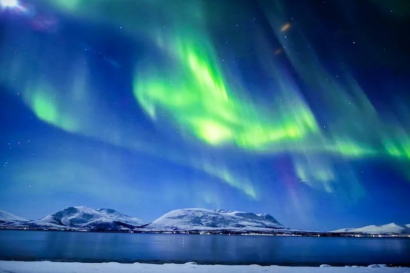 Reykjavik üzerinde kuzey ışıkları