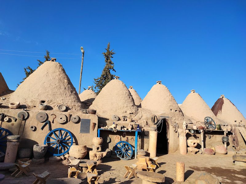 Harran (Konik Evler ve Ören Yeri)