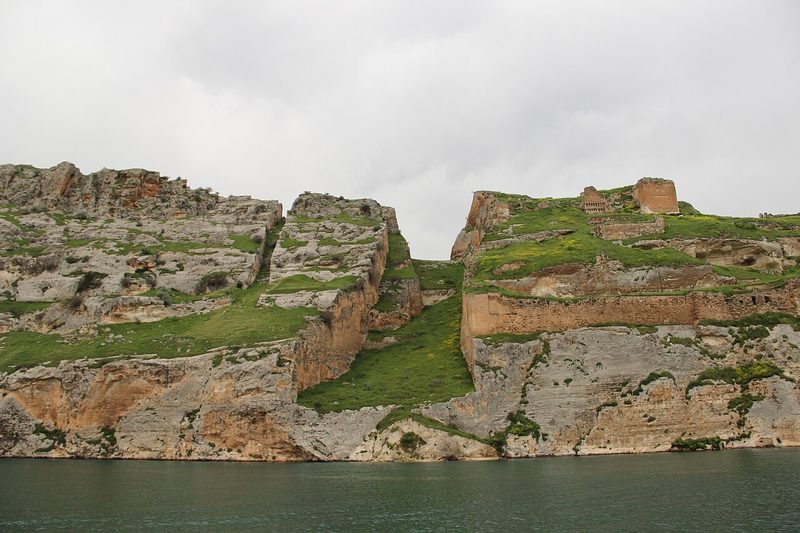 Halfeti sular altındaki köy ve minaresi