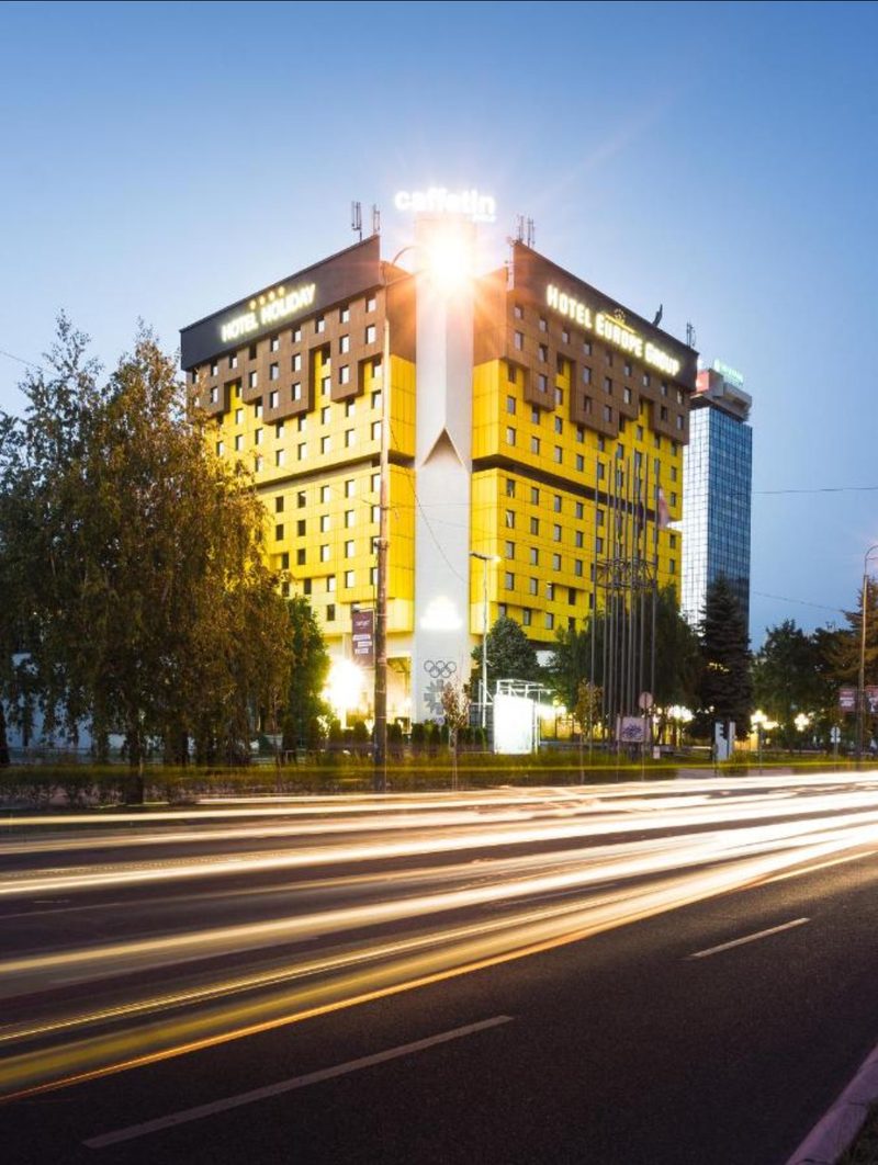 Sniper Alley (Snajperska Aleja) ve Holiday Hotel