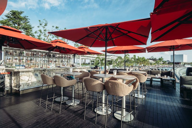CÉ LA VI (Marina Bay Sands Çatısı)